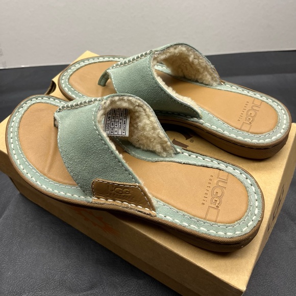 Women’s UGG sandals - Size 6 - Brand new in box - Picture 6 of 7